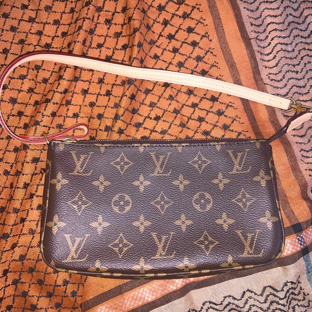 WORN ONCE Louis Vuitton Pochette